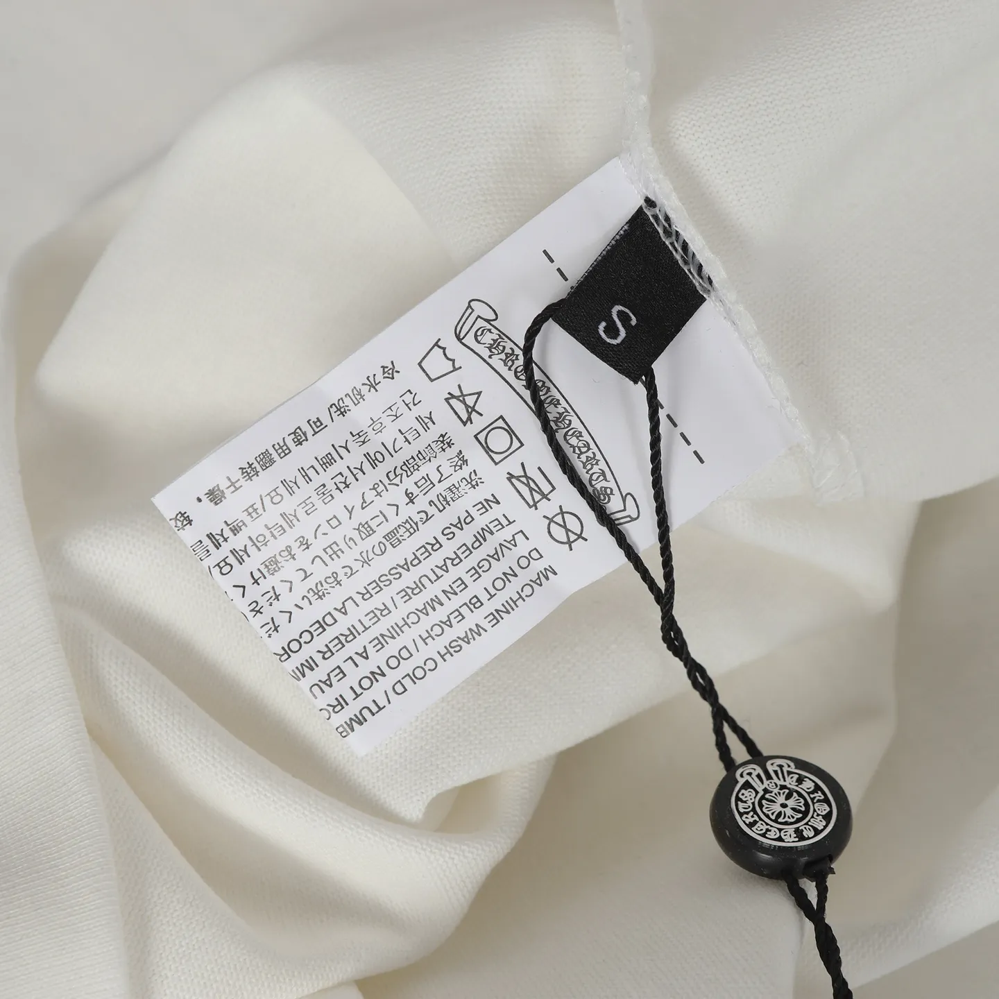 🅿️270 Come Hearts/Kro Heart Sanskrit Sword Printed Long Sleeve, great for autumn and winter! Chest pockets, high weight threads on collar and cuffs, custom woven and dyed 280g double yarn pure cotton fabric, washed anti-counterfeiting tags and other auxiliary labels are all in the correct version, super conspicuous, super pretty, super stylish, same style for men and women! The overall upper body highlights fashion and individuality, and it is a recommended T-shirt for couples to wear together!! Color: black/white Size: XS-L
